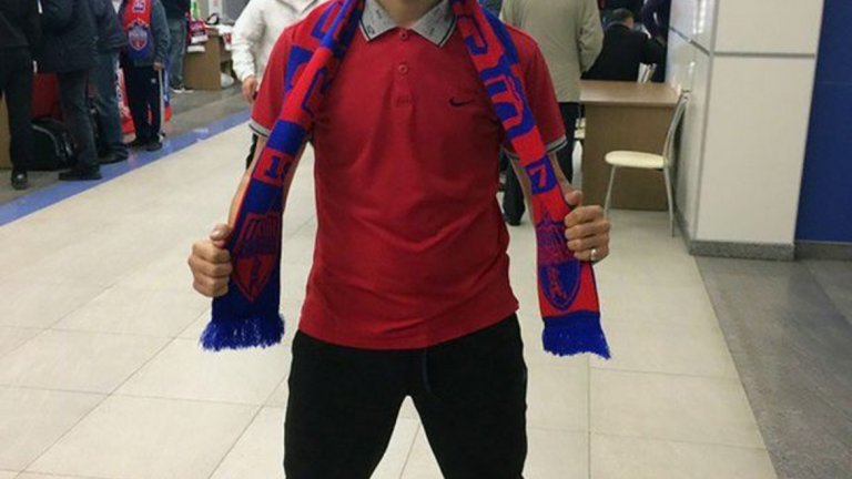 Самишкин е семеен и има едно дете.