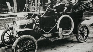 MadameCJWalkerdrivingautomoblie