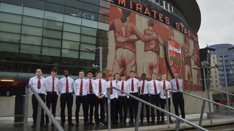 Младите футболисти на Кетъринг в Лондон.