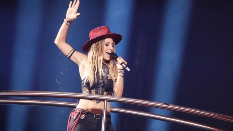 ZiBBS - Швейцария 
Група ZiBBS внесе доза рок в състезанието, а вокалистката Коко беше облечена в каубойски костюм с много изрязано бюстие и панталони с ужасно ниска талия. На сцената тя беше с брат си Стий.