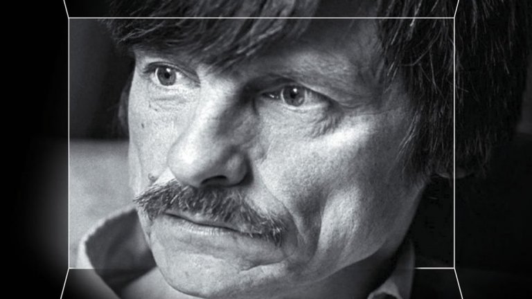 "Уловеното време" на Андрей Тарковски
Тарковски - голямо име и в руското, но и в световното кино - тук предлага своята изповед. Разказ за своя живот в изкуството и за филми като "Соларис", "Сталкер" и "Носталгия". Но не само - режисьорът разказва за сложните си отношения с властта, ограниченията и препятствията, които е трябвало да преодолява. Най-ценното за киноманите, разбира се, са възгледите на Тарковски за киното, работата със сценариите, актьорите, операторите и пр.