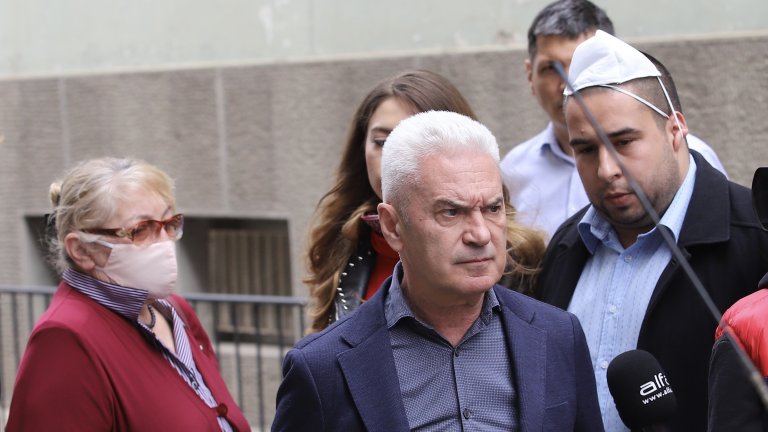 Днес Сидеров се е явил в Столичната дирекция на вътрешните работи (СДВР), за да му бъдат предявени обвиненията.