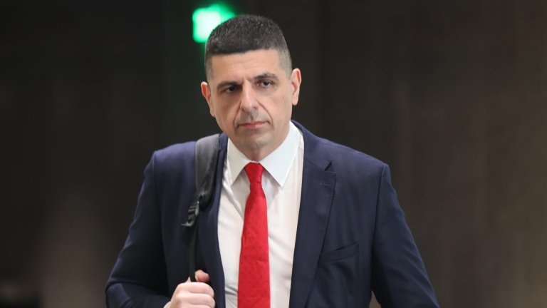 Той определи оставката на Петков като разумно и отговорно действие.