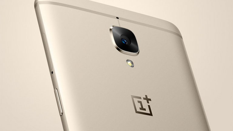 Освен графитено сиво, телефонът се предлага и в цвят "меко злато"