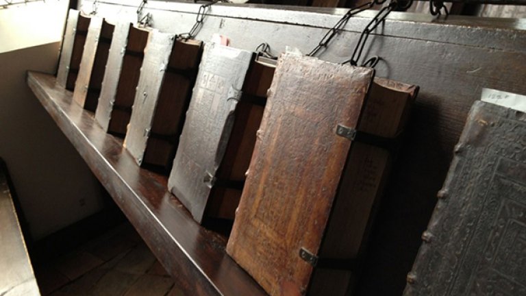 "Окованите" книги са на повече от 500 години.