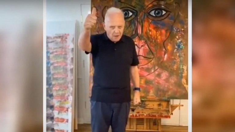 Той предизвика и колегите си Силвестър Сталоун и Арнолд Шварценегер да се раздвижат с песента на Дрейк