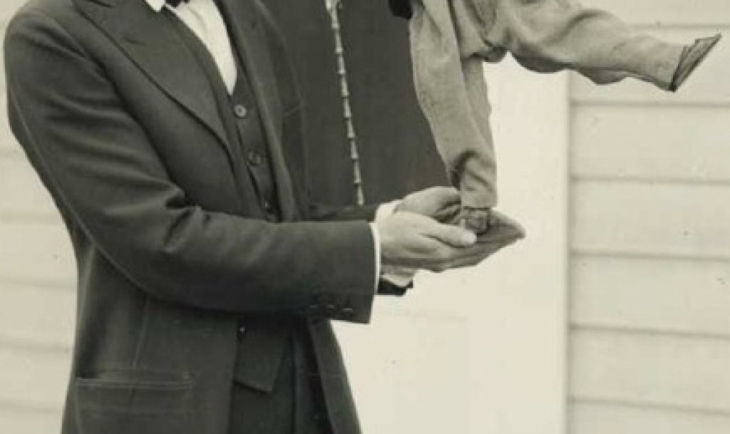 Charlie_Chaplin_with_doll