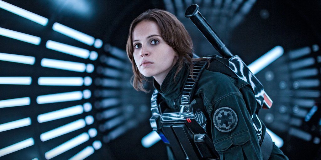 Джин „Rogue One“ 
Фелисити Джоун е badass момиче в спин-офф филма от историята на Междузвездни войни. Освен, че ролята на Джин я поставя автоматично в категорията на едни от най-добрите актриси за годината, той успя да ни покаже и един от най-готинит