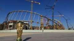 Катар е най-скандалният домакин на Световно първенство в историята на футбола. Все още около организацията на първенството тегнат огромни съмнения за нечисти сделки