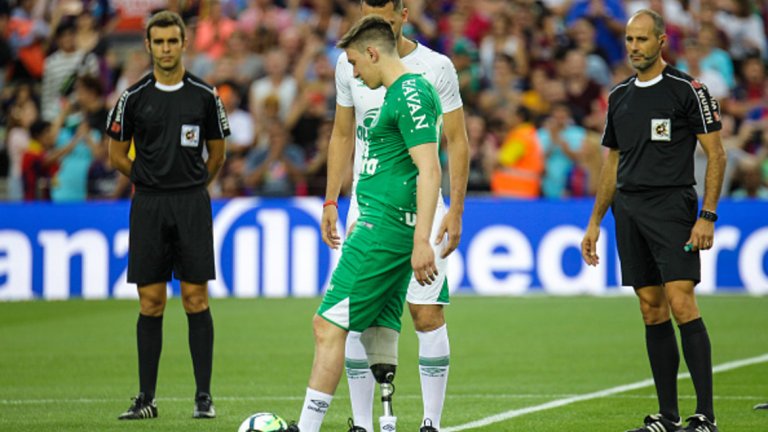 Двама от оцелелите - вратарят Джаксън Фолман и Нето - дадоха началото на двубоя