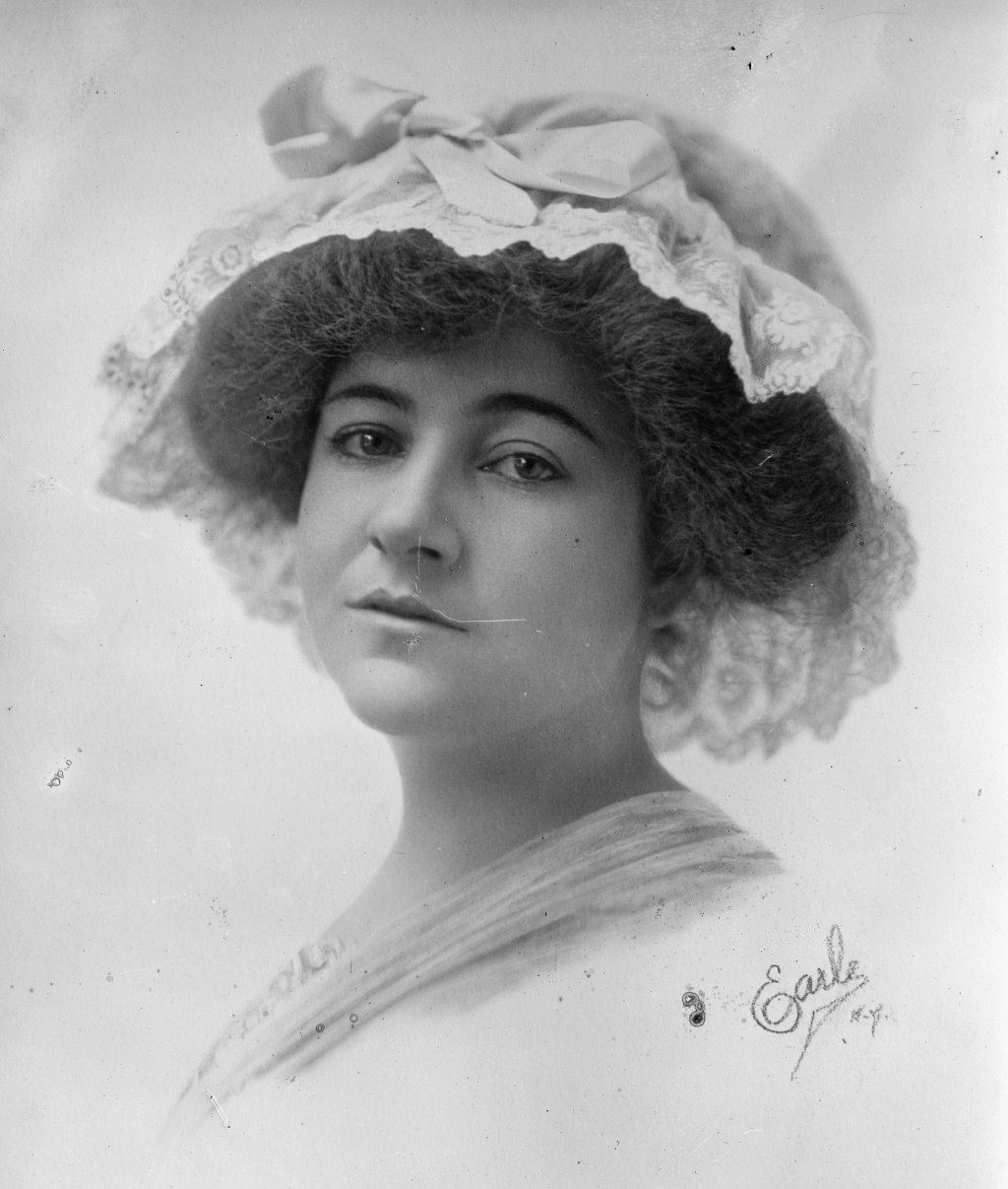 Dorothy_Arnold_portrait