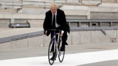 Външният министър вече е "разпознаваема мишена" за теористи и не може да се движи из Лондон на колело