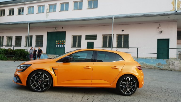 Фотогалерия: Renault MEGANE R.S. - това вече е спортна кола!