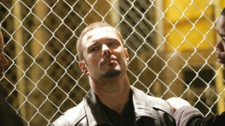 Тони Алмейда в “24” 

Джак Бауър е свикнал да се справя с терористи, но в седмия сезон на „24“ истинската опасност дойде от „оня свят“. Тони Алмейда, който всички смятахме за мъртъв още в пети сезон, не само се завърна, но и се оказа на страната на лошите. 

Огорчен от системата, която му отне всичко най-ценно, Тони се превърна в най-голямата заплаха за Джак. Тук не ставаше дума просто за политически сблъсък, а за болезнено лично предателство, доказващо, че в света на контратероризма старите съюзници са най-опасните противници.