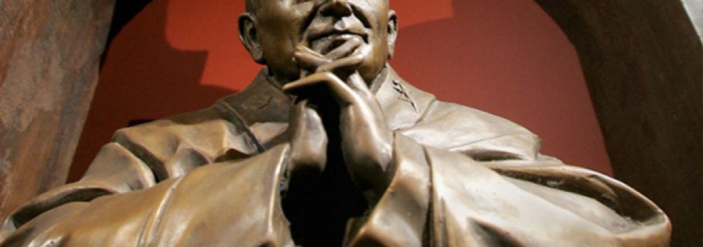 statue-of-pope-john-paul-ii-by-russian-sculptor-to-be-placed-near-notre-dame
