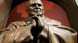 statue-of-pope-john-paul-ii-by-russian-sculptor-to-be-placed-near-notre-dame