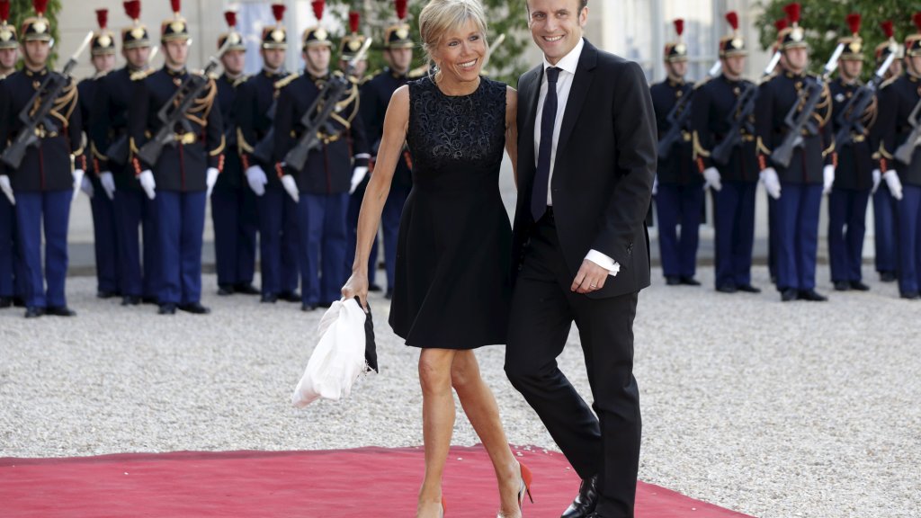 French Economy minister Macron and his wife Trogneux arrive at the Elysee Palace in Paris