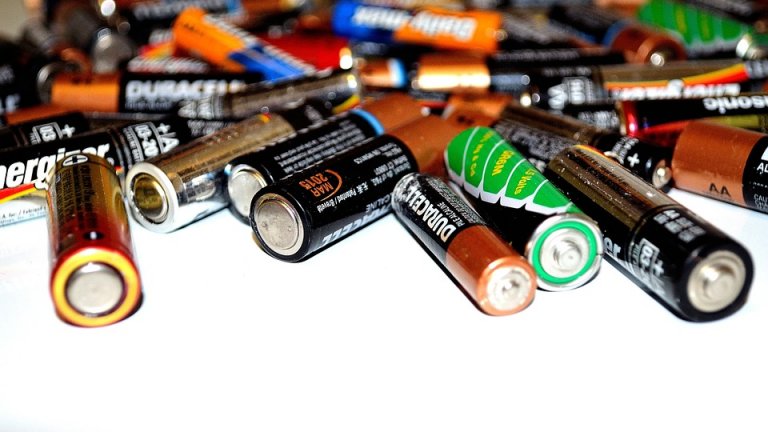 Има ли екологично решение за всички тези стари батерии? Оказва се, че да!