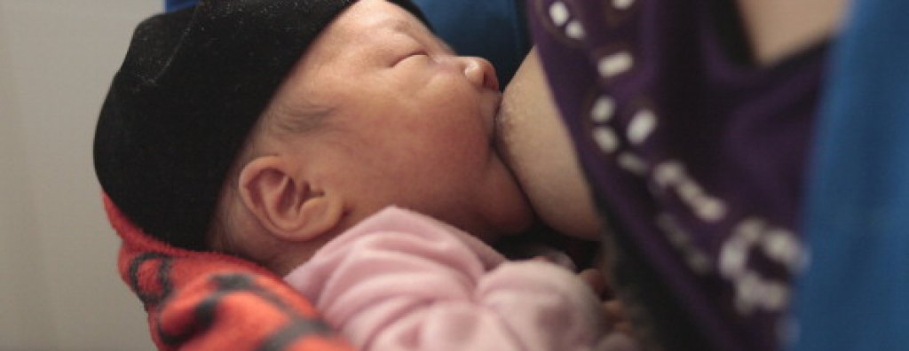 A mother with her new born baby in Bao Lam district hospital