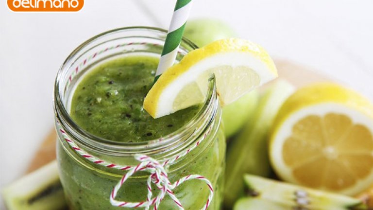 Нутрибомба антивирус
• 1/2 връзка кейл (къдраво зеле) 
• 1/2  ябълка  
• 1 ч.ч. лимонов сок 
• 1 с.л. конопено семе 
• кокосова вода до линията на уреда
Много богата на витамин C и фибри, нутрибомбата ще те поддържа във форма, когато ти е най-необходимо, особено при смяна на сезоните