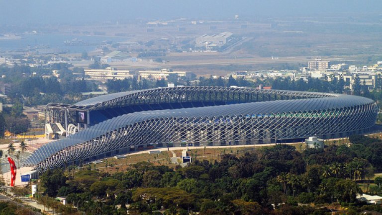 А това е чудо на технологиите, не на природата. Национален стадион в Тайван. Лудата гледка на огромния дракон става обяснима, когато разберем, че люспите му са соларни панели. Детето на японския архитект Тойо Ито бе построено през 2009-а и има капацитет от 55 000 зрители.