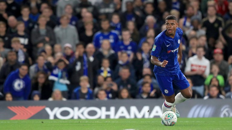 Фаустино Аньорин, 18 г. Забелязан е, когато е на 7. 11 години по-късно халфът направи дебюта си срещу Гримзби за Купата.