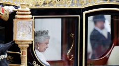 Елизабет II свика спешна среща в Бъкингамския дворец