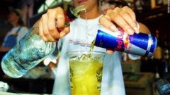 Учените доказват, че смесването на енергийна напитка с алкохол е опасно
