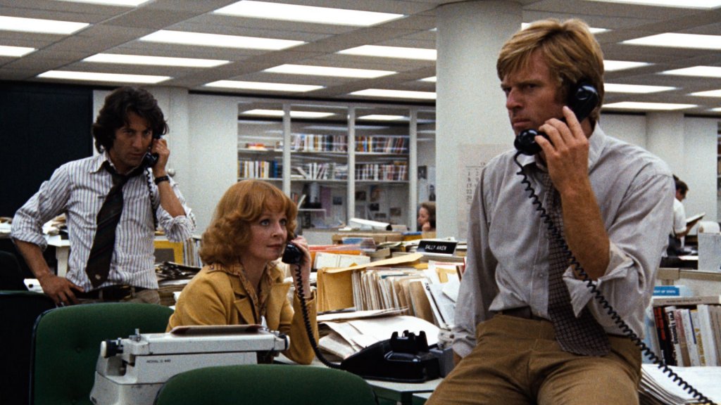 \"Цялото президентско войнство\" (All the President\'s Man, 1976)
В тази класика от 70-те участват Дъстин Хофман и Робърт Редфорд в ролите на репортерите Уудуърд и Бърнстийн. Режисьор е Алан Пакула,  а историята е за падението на американския президе