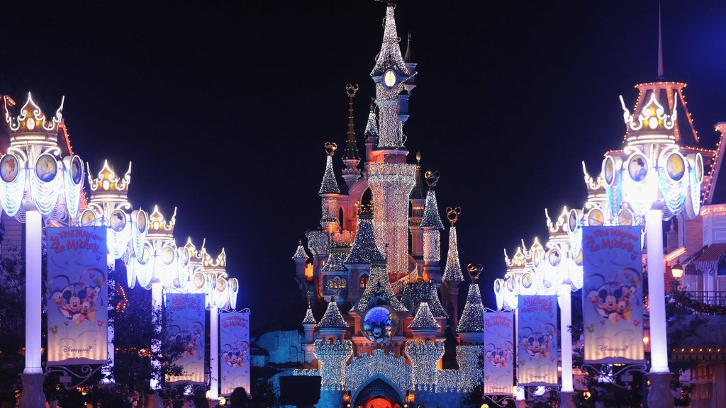 Disneyland Paris Magic Christmas Season Launch
