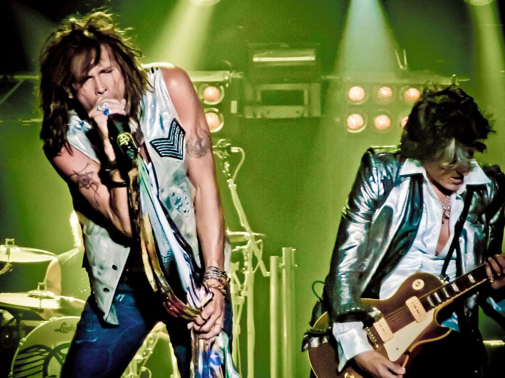 1280px-Aerosmith_4