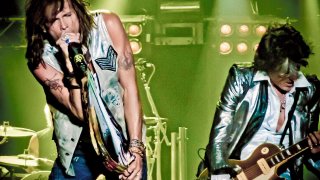 1280px-Aerosmith_4