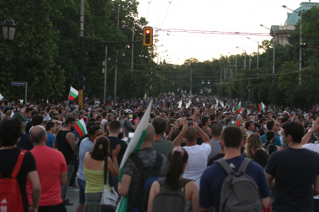 Протестът блокира и Орлов мост