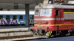 Това, че Румен Радев ще ползва личния си автомобил, може да е само началото...