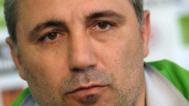 Христо Стоичков и останалите символи на ЦСКА са спасението на клуба в кризата