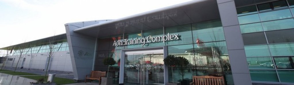 Aon Training Complex, Манчестър Юнайтед
Строителството започна в края на миналия век, а отборът тренира в базата от 2000 г. През 2002 г. бе завършен напълно.