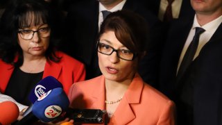 Ако не го получи, най-голямата парламентарна група започва разговори с другите формации