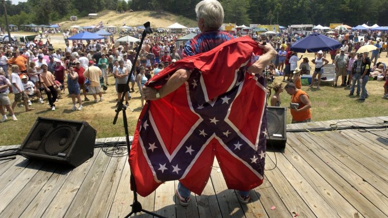 Те мразят мигрантите и LGBTQ хората, но обичат Путин