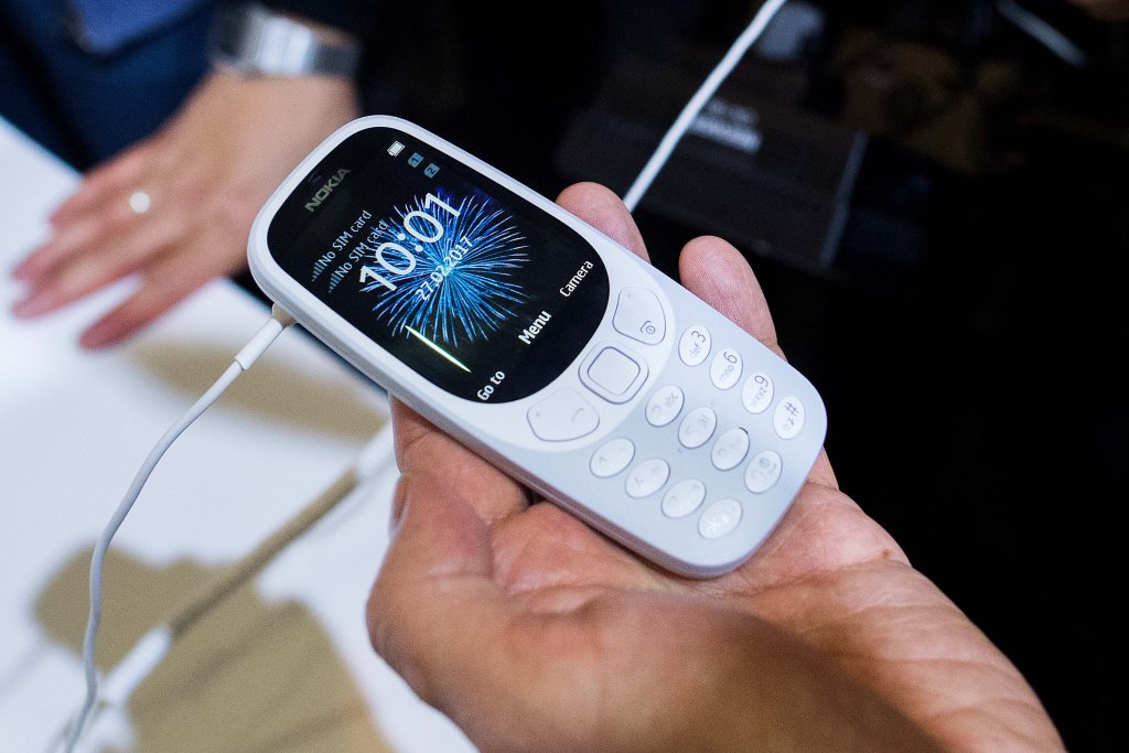 Nokia 3310 
Нокия пусна обновена класика 3310. Вечният телефон има нов дизайн и разбира се, змията.