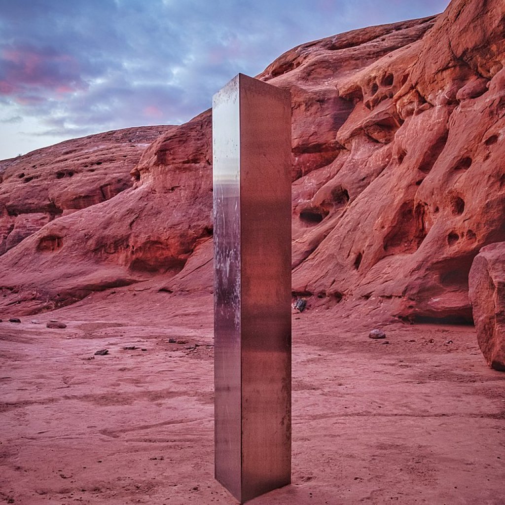 Utah_Desert_Monolith