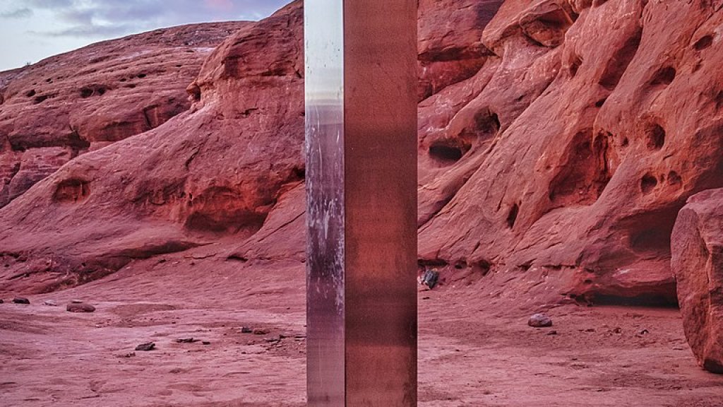 Utah_Desert_Monolith