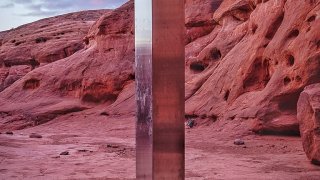 Utah_Desert_Monolith