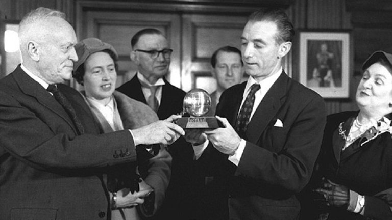 Така изглеждаше церемонията по награждаването на Сър Стенли...