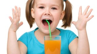 girl-drinking-juice