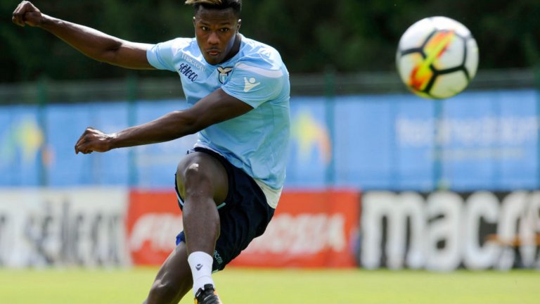 Балде Диао (Монако)
Потенциално достъпен за: 5 200
Рейтинг във FIFA 18: 82
Най-силно качествоКонтрол над топката (87)
Той вече клони към по-скъпите играчи, но пък трудно ще намерите по-добър играч от Диао за тази сума. Сенегалецът направи впечатление с Лацио миналата година и премина в Монако това лято. Той е изключително експлозивен играч със скорост от 92, дрибъл от 89 и контрол над топката 87, които го доближават до някои от най-добрите крайни нападатели и крила.