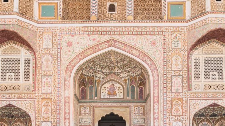 Розовият град Джайпур привлича с необичайния си цвят