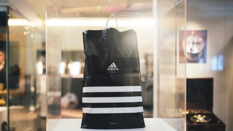 аdidas планира да премахне 70 милиона найлонови торбички от магазините си