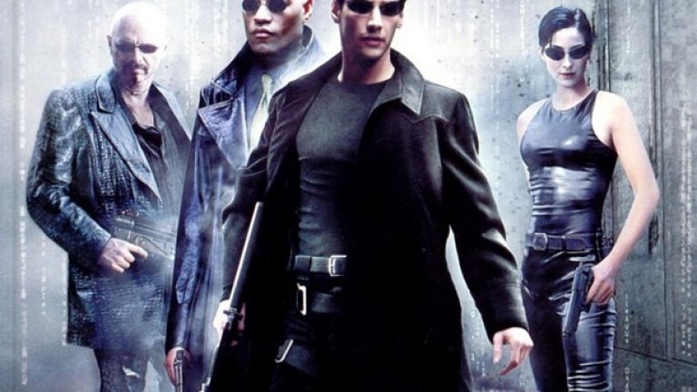 Въпреки че подробностите са различни в различните филми (не винаги има небостъргачи в антиутопиите, защото ядрена война може вече да ги е разрушила) това е базовата концепция на иначе толкова разнообразни филми като "Лудия Макс", "Дред", "Матрицата", "Специален доклад", "Месия на бъдещето", "Воден свят" и "Сектор 9".