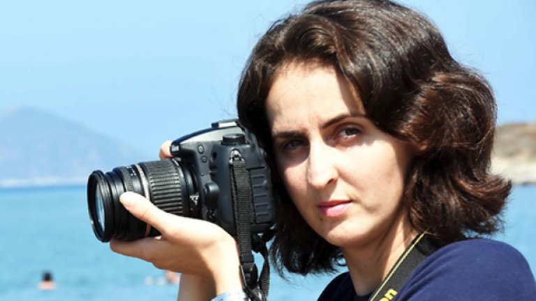 Нилюфер работи като фоторепортер в районното бюро в Бодрум на агенция Доган от 2003 г.