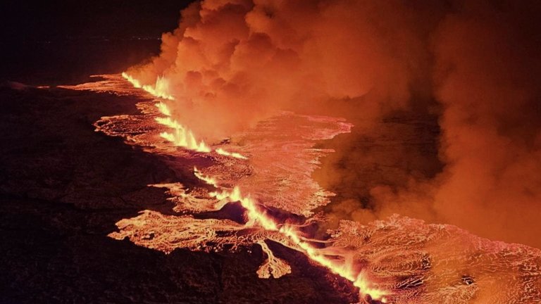 Вулканът в Исландия изригна: Има ли опасност за въздушния трафик (снимки)